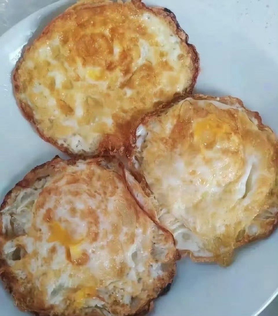 永远不懂我妈，四个人吃饭，永远只煎三个鸡蛋