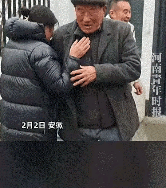 一眼破防！看到大伯的瞬间，她想起了再也见不到的爸爸！安徽，一位刚失去父亲的