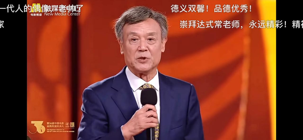 85岁的老演员达式常，如今一个人守着上海那套60平的老房子过日子，妻子王