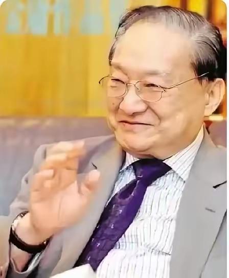 晚年的金庸，跟杭州提了个要求，给我两亩地，我盖个别墅藏书，百年之后，连房带书，全