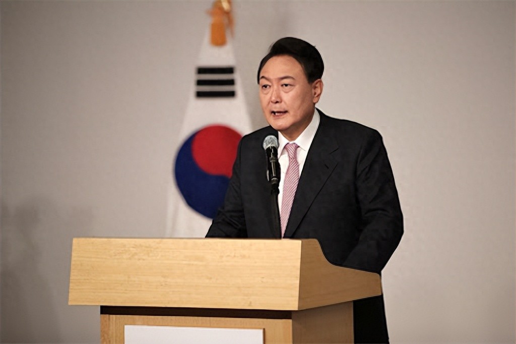 尹锡悦势力深夜政变得逞，第二天局面逆转，李在明在打躺赢局面