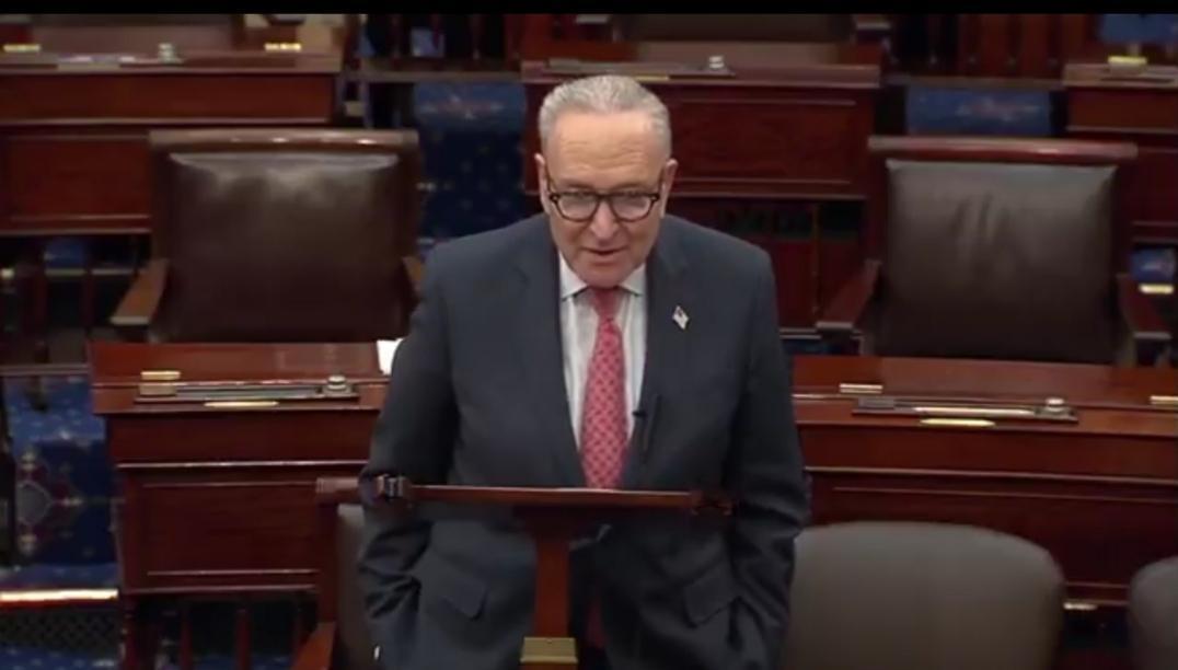 美国政商界轩然大波的爱泼斯坦事件刚刚在美国参议院获得一致同意公开法案，强制公布爱