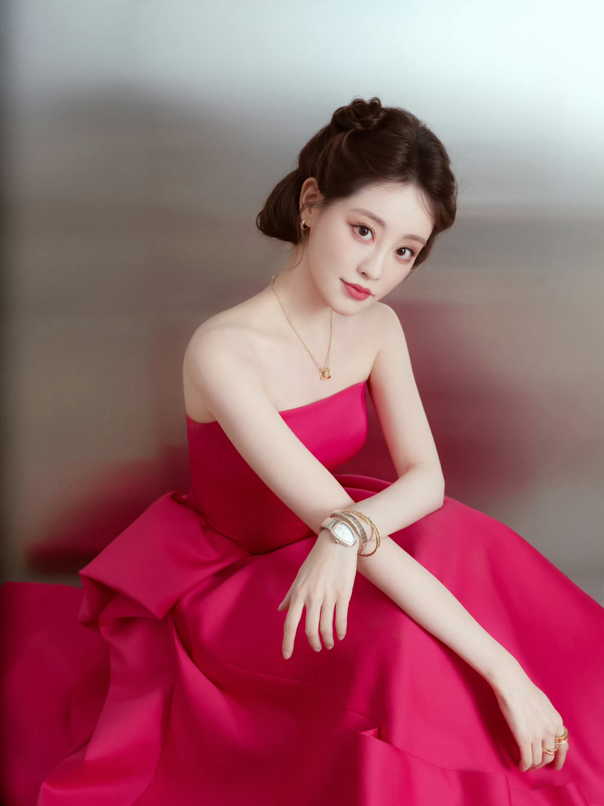 祝绪丹也太适合玫红色啦