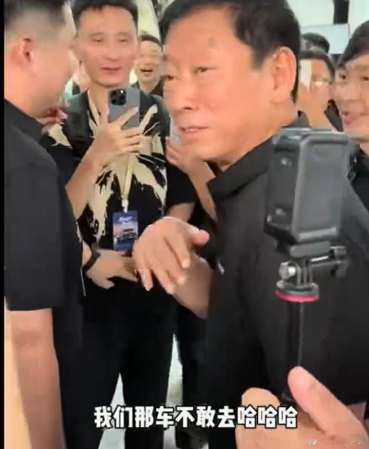 魏建军表示长城汽车不敢撞卡车什么？坦克不能撞卡车？？魏老板太谦逊了。​​​
