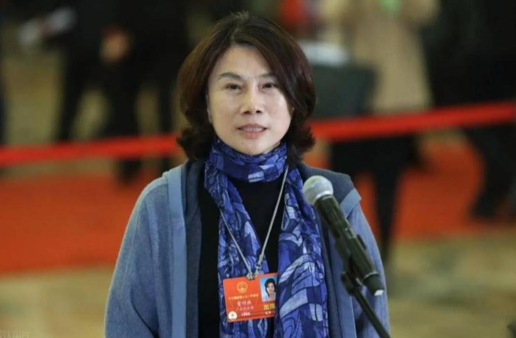 董明珠办的新技校开学了，有八千余人报考，我能理解只三百多名新生报到，我更没想到的