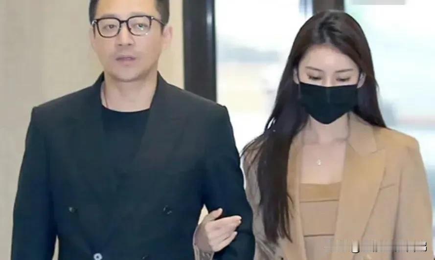 汪小菲力挺妻子，赞她对孩子视如己出，不理会前夫的黑料，将会进行法律维权。这种