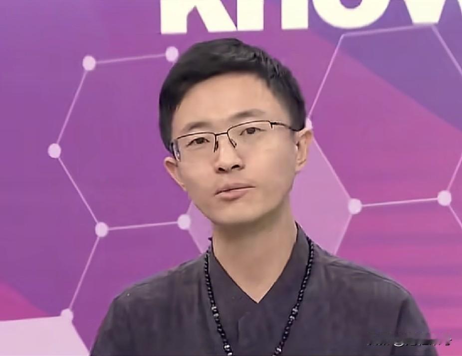 这口才绝了！新党籍台北市议员侯汉廷称：挥文哥（陈挥文）刚才说尽量不要用动物来称呼