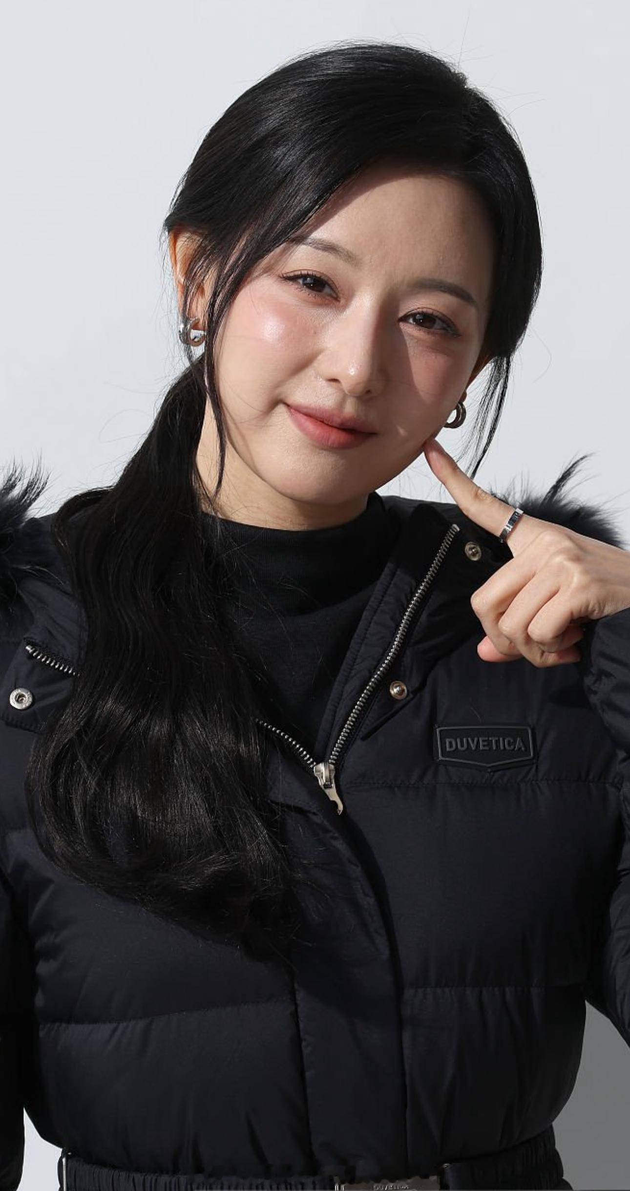 金智媛今日活动新闻生图