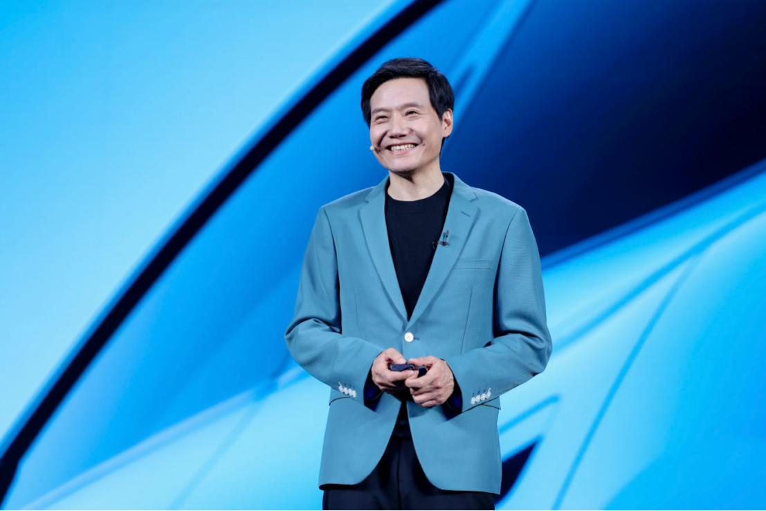 一边是华为一年纳税903亿元，一边是小米集团注册在开曼群岛，把这两个信息放在一起