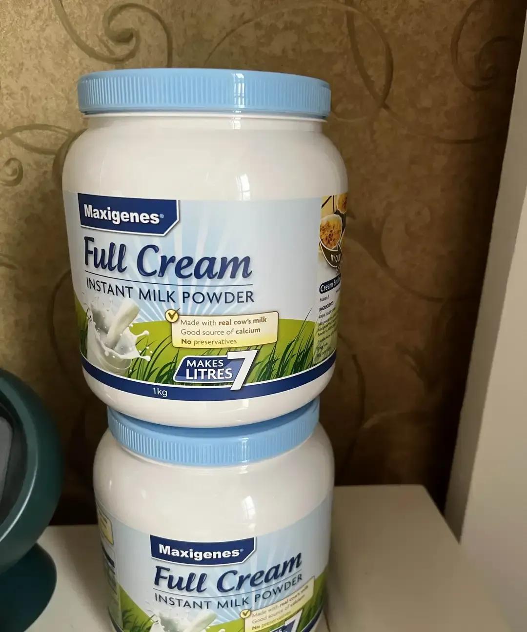 山姆全球购奶粉被吐槽冲出来像面糊，我上周刚开罐，一勺子下去就闻到香精味，奶香假得