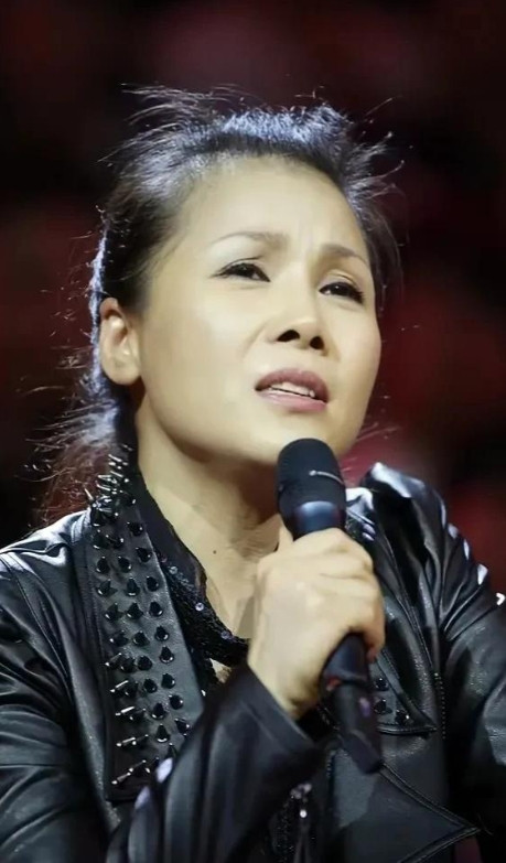 经纪人张卫宁和田震相恋9年后，向她求婚，本以为水到渠成。没想到，田震说:“你