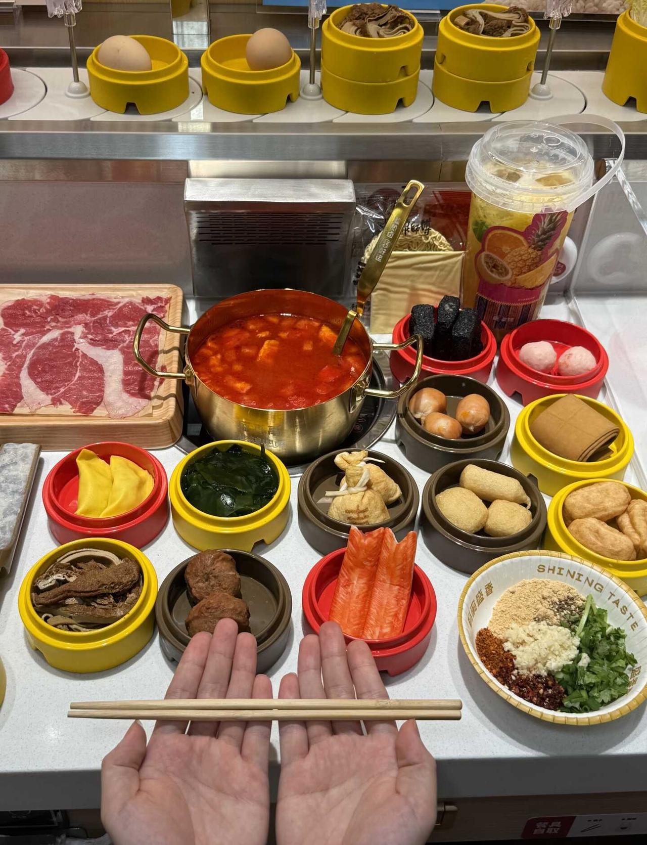 分享我在广州很爱的一人食……i人快乐屋！经常下班就去吃！一人一锅，菜品很新鲜，