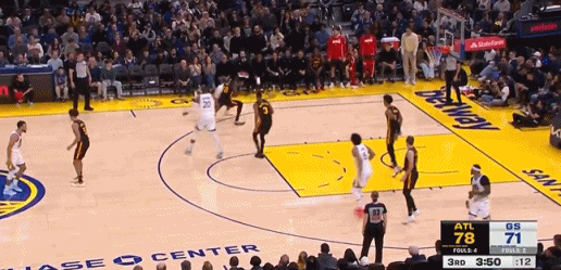 库里，你这个老流氓……太狡猾了……防库里这样的超巨，你不能有一点点分心，哪怕