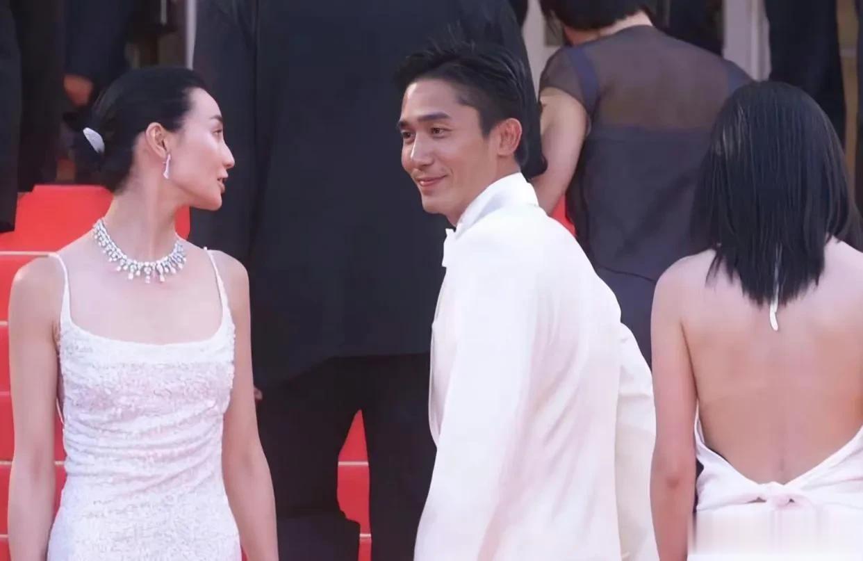 梁朝伟这个眼神，一眼万年，能代入好多戏了！