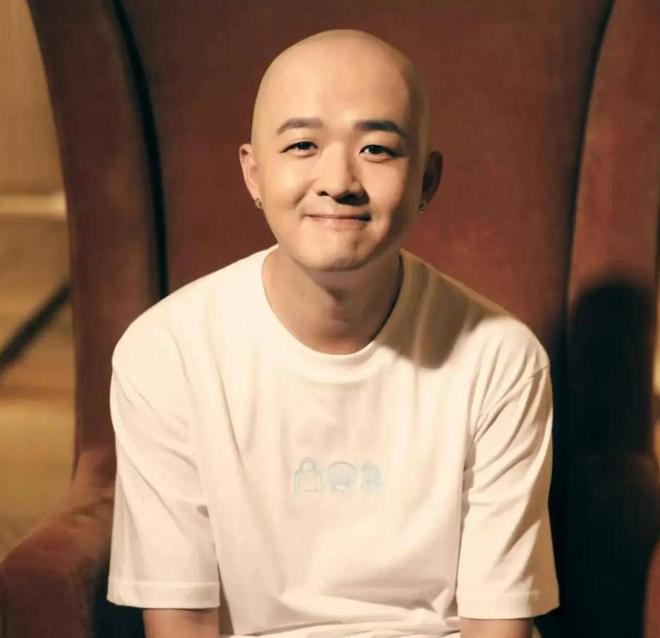 包贝尔这次是真栽了。出轨风波才6天，景甜的大瓜都没能把他救回来。事情最早是