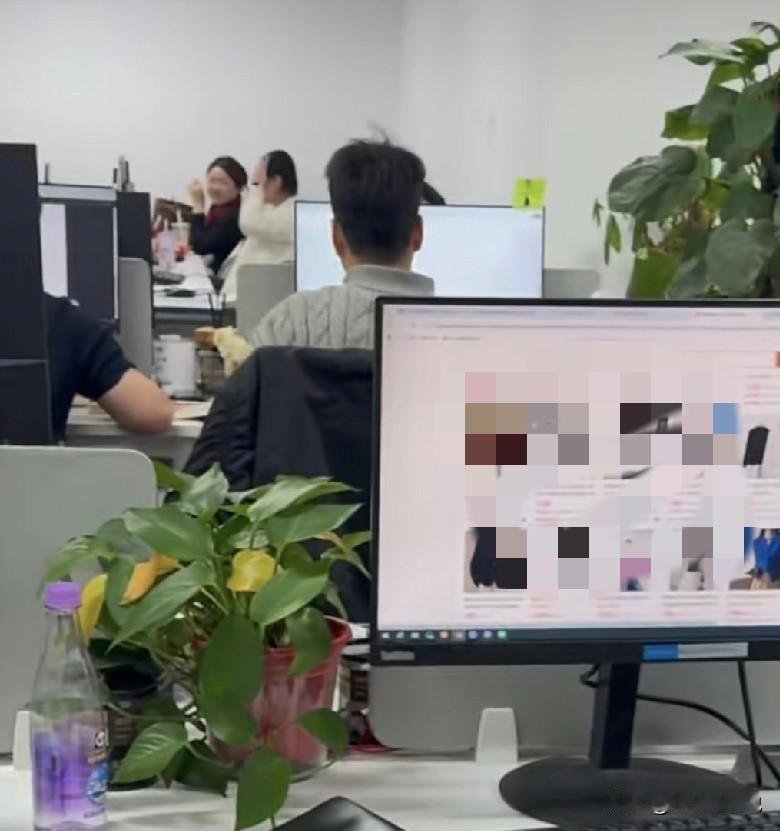 坐标北京，36岁失业近一年的队友好不容易找到了一个兼职工作，却被告知报酬只能通过