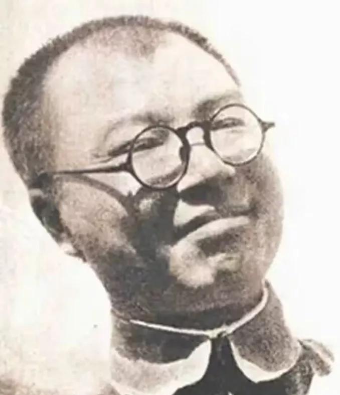 1944年，汪伪上将叶蓬去仰光战俘营，劝降孙立人的副手齐学启，齐学启大骂说：“你
