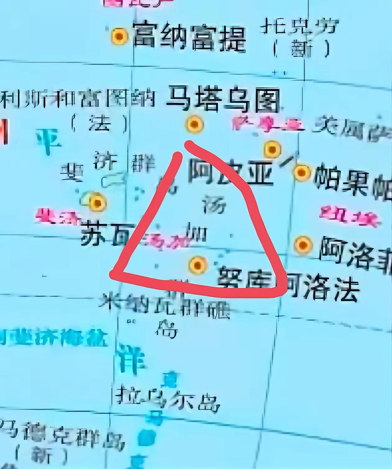 这次对汤加的高规格接待，已经把大家都看懵了。​一个陆地747平方公里、人口