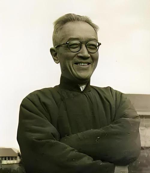 1948年，胡适收到最后通牒：只要不跟蒋介石走，仍可担任北大校长一职。毛主席也说