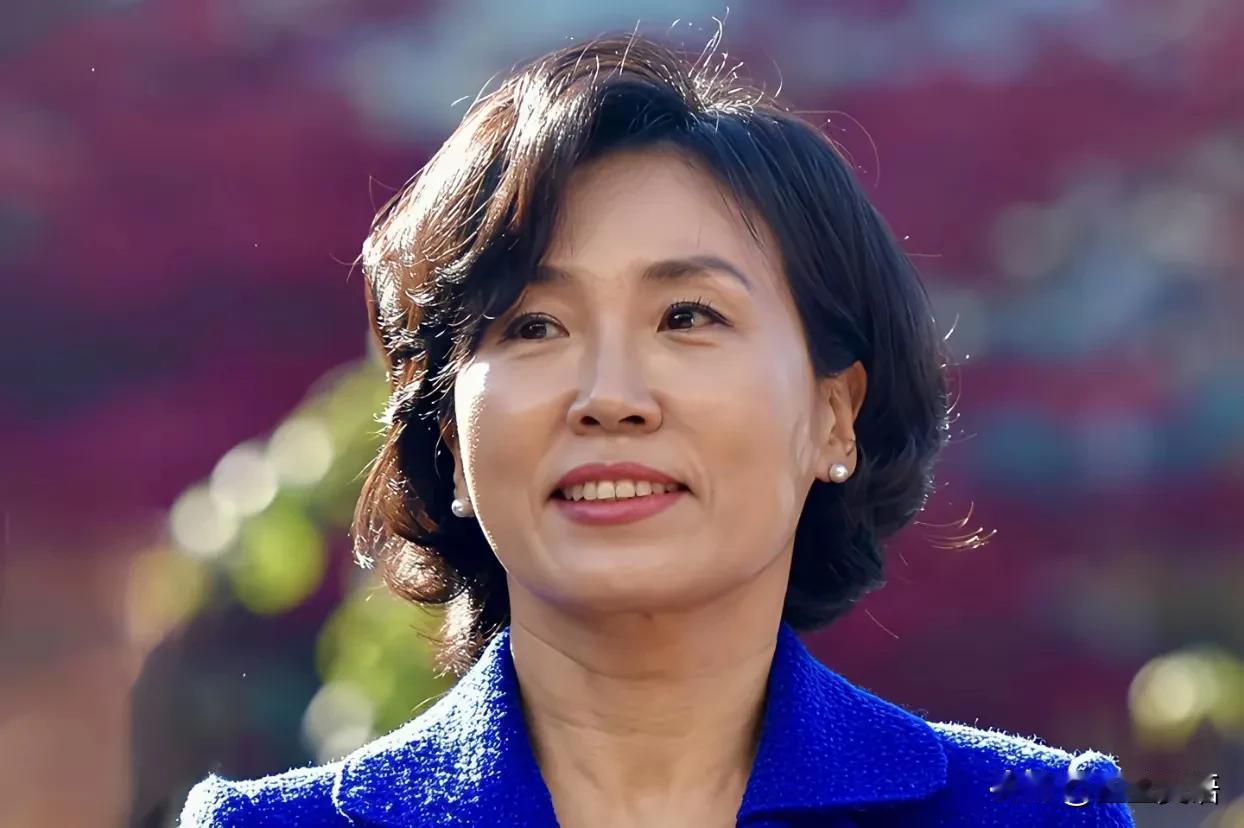 这韩国第一夫人怕是要带火珍珠耳环了！没有价值连城的珠宝，只一对简单的珍珠耳环，