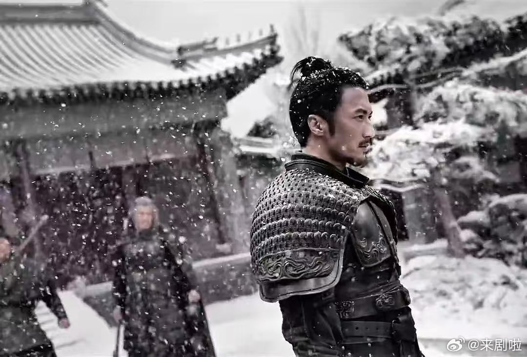 镖人打破武侠片26年的全球票房纪录镖人登顶武侠片全球票房冠军大漠孤烟，刀光凛冽。