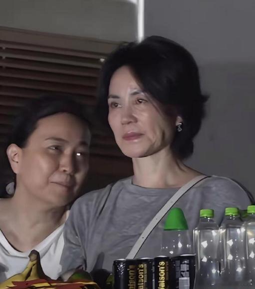 这才是王菲最真实的样子。​​​