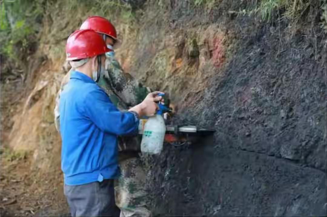 胆大包天到了极致！竟敢走私国家战略级物资，1200多吨明令禁止出口的管制石墨，