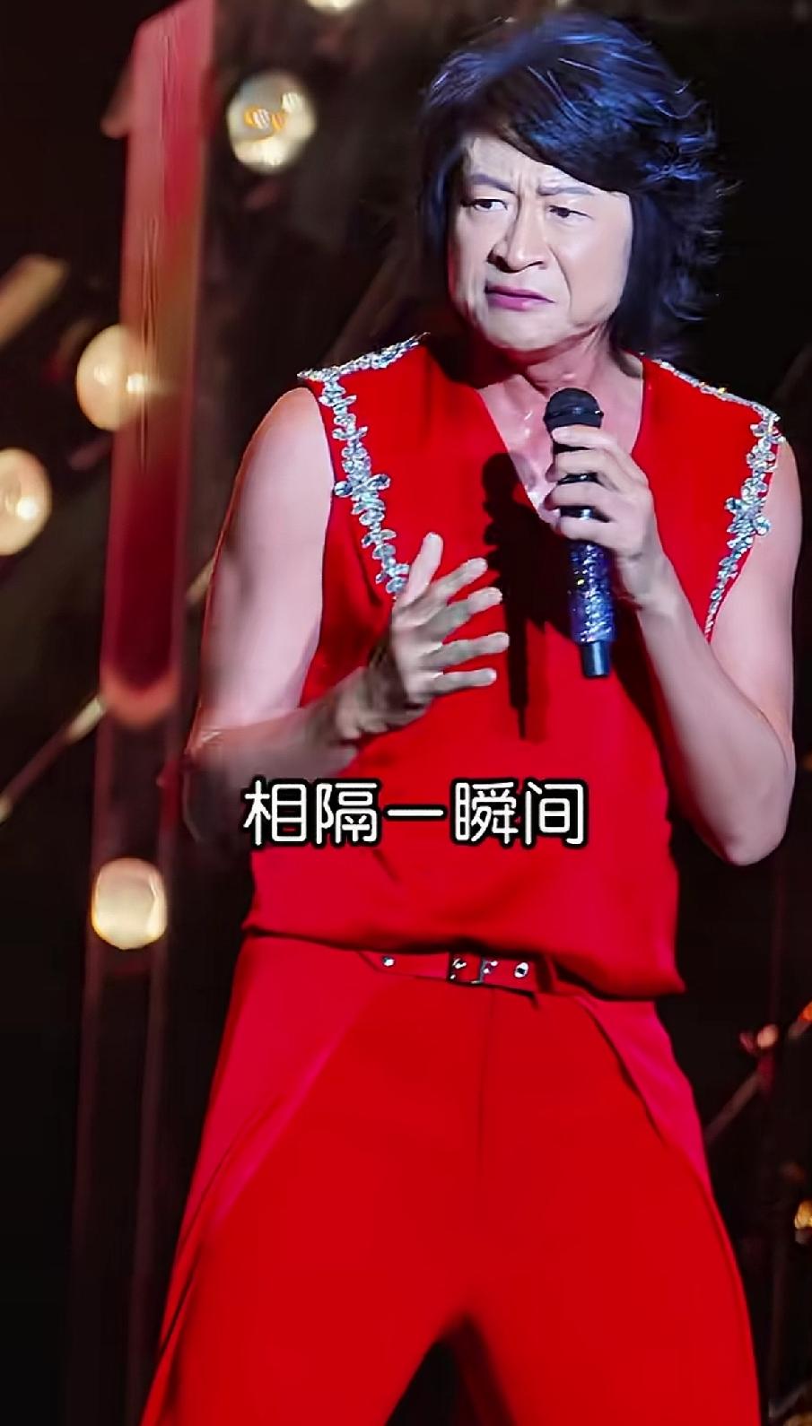 58岁的游鸿明已经衰老的像大姨的模样，年轻时候的他又高又帅气，187的身高，还