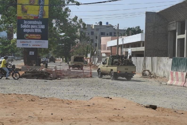 西非国家贝宁周日（7日）一批军人早上突闯入国家电视台，声称已夺取政权、解散国家机