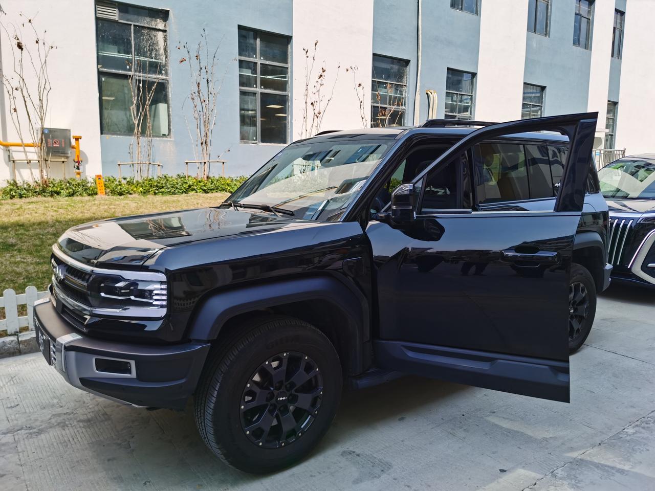 方程豹豹5我感觉是目前方程豹汽车里最水桶的一款车型，外观颜值，内饰，不但男士喜欢