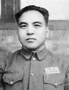 此人是解放军总后勤部长，与徐向前平级，大授衔前却死在国外这人叫杨立三，是湖南长