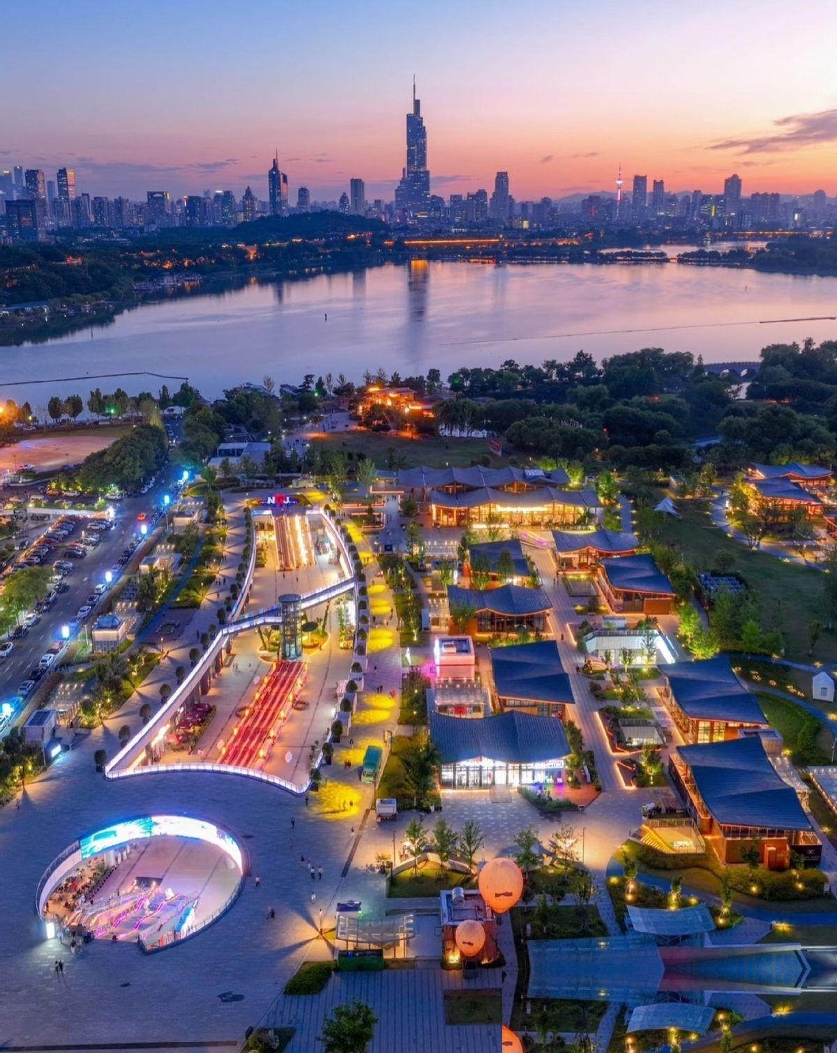 全国五座科创强城，南京入围让不少人感到意外。先看芯片与硬件，武汉拥有国家级存储器
