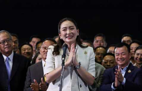泰国并不好战，但这次主动把事挑大，是一石二鸟之策。双方都很清楚，他信家族和洪森家