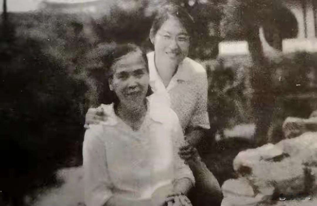 1984年贺子珍离世，追悼会名单漏一人，李敏当场较真：必须补上我姐姐198