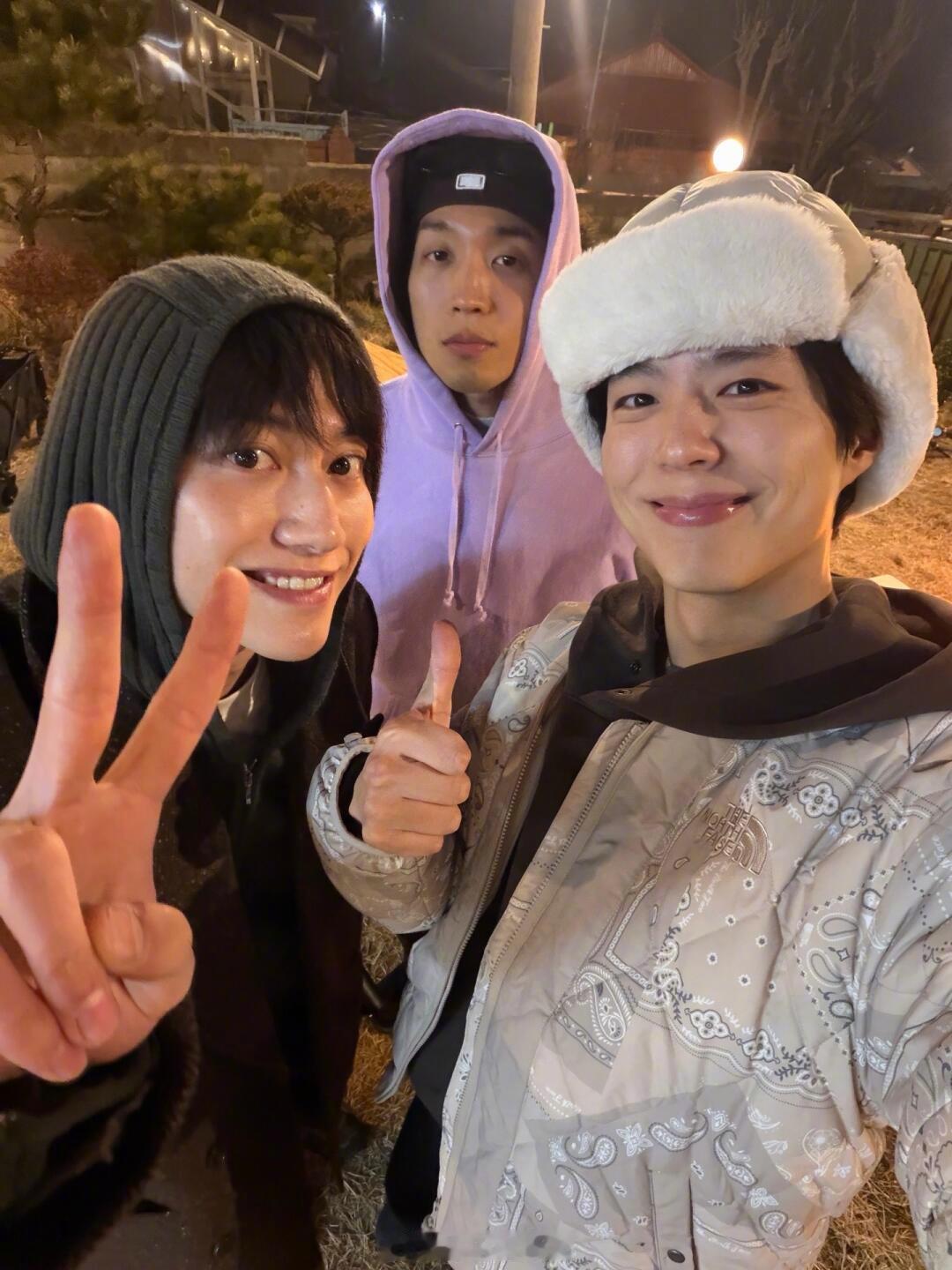 刘诗诗送朴宝剑宝瓶花梦幻跨国同框直接封神！温婉优雅的刘诗诗搭配温润帅气的朴宝剑