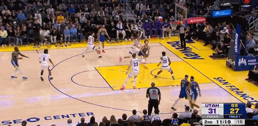 前场篮板1抢2反篮补进~！！！