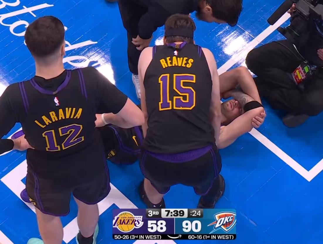 随着东契奇的再次受伤，这件事情也彻底暴露了3个可笑的事实！1，湖人太把西部第3