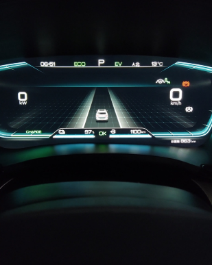 宋plusdmi高速续航太强了今天回家，97%电量和1100km汽油，接近