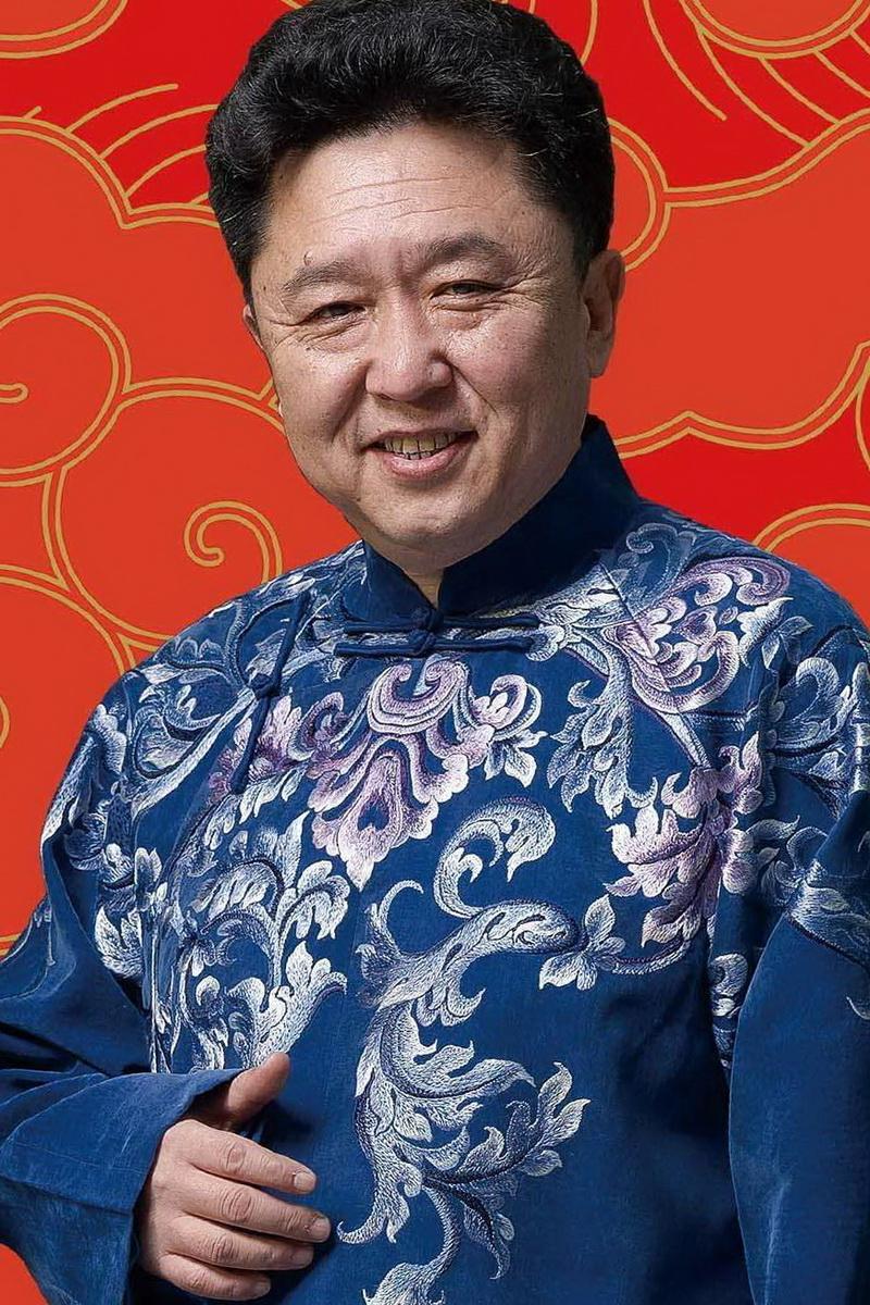 于谦是不准备回德云社了吗？于谦和姜昆同框，饭局上把酒言欢。都说姜昆同志和德云社有
