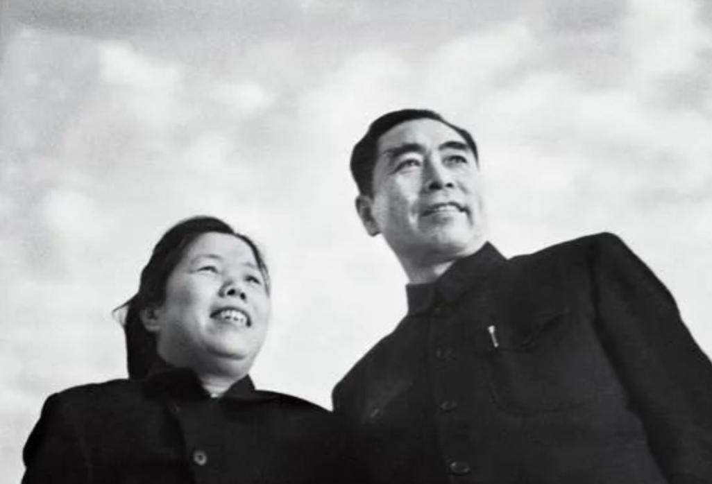 1975年，周总理身体虚弱，急需鸽子蛋补身体，可愣是哪儿都找不到货。赵炜悄悄对邓