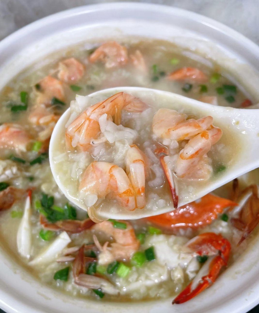 潮州菜是广东第一秘诀就是鲜，我特别喜欢海鲜砂锅粥，简单又好吃的潮汕海鲜🦐砂锅粥