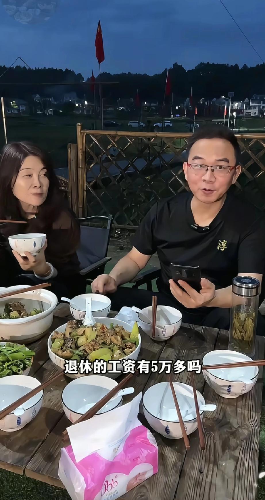 前央视主持郎永淳被曝退休工资5万，本人发声回应，妻子3000多元。最近网传前央