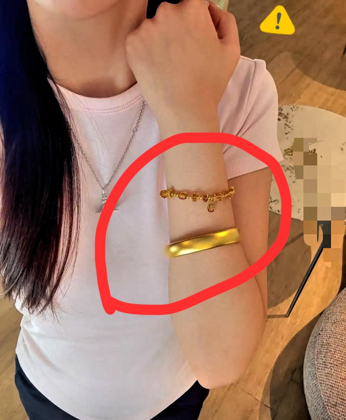现在的金店估计都快愁哭了，不是价格太贵没人买，年轻人买黄金的套路彻底变了。