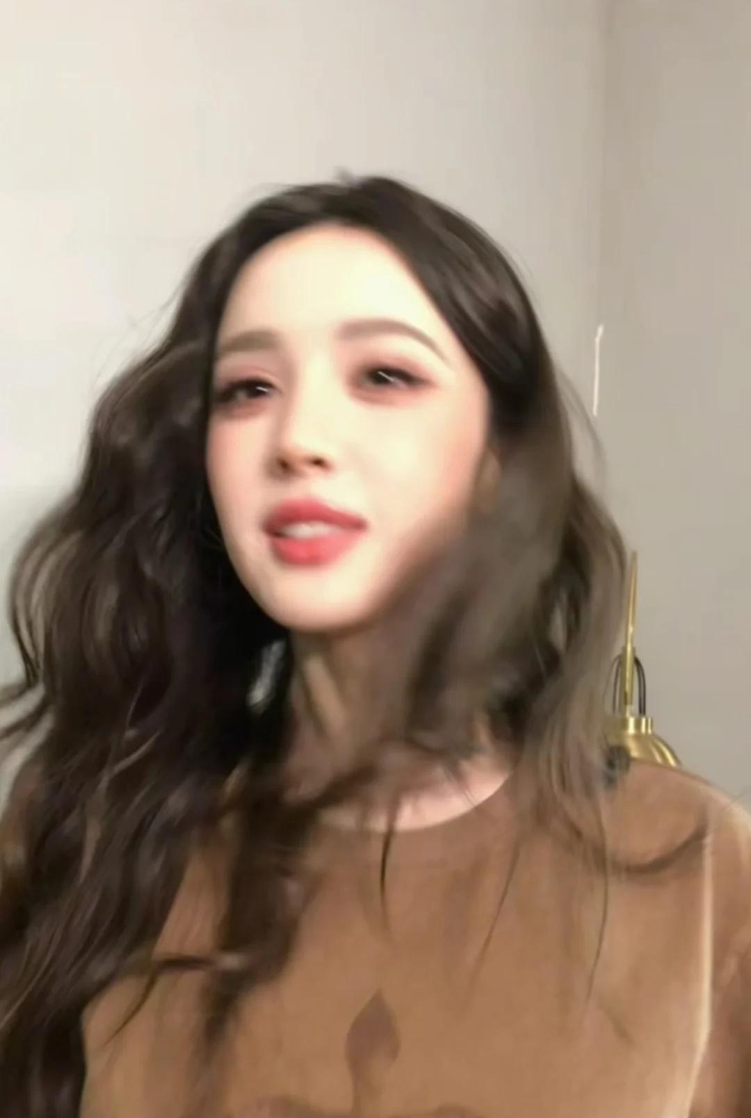 仗着自己是神颜就这么任性呀哈哈哈直接乱拍冯佳晶古力娜扎娜扎娜扎金宝神颜