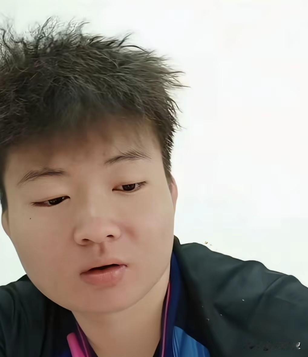 小洋:为什么打球的都服张继科和樊振东？因为两人是通过直通赛打出来的！其实林高