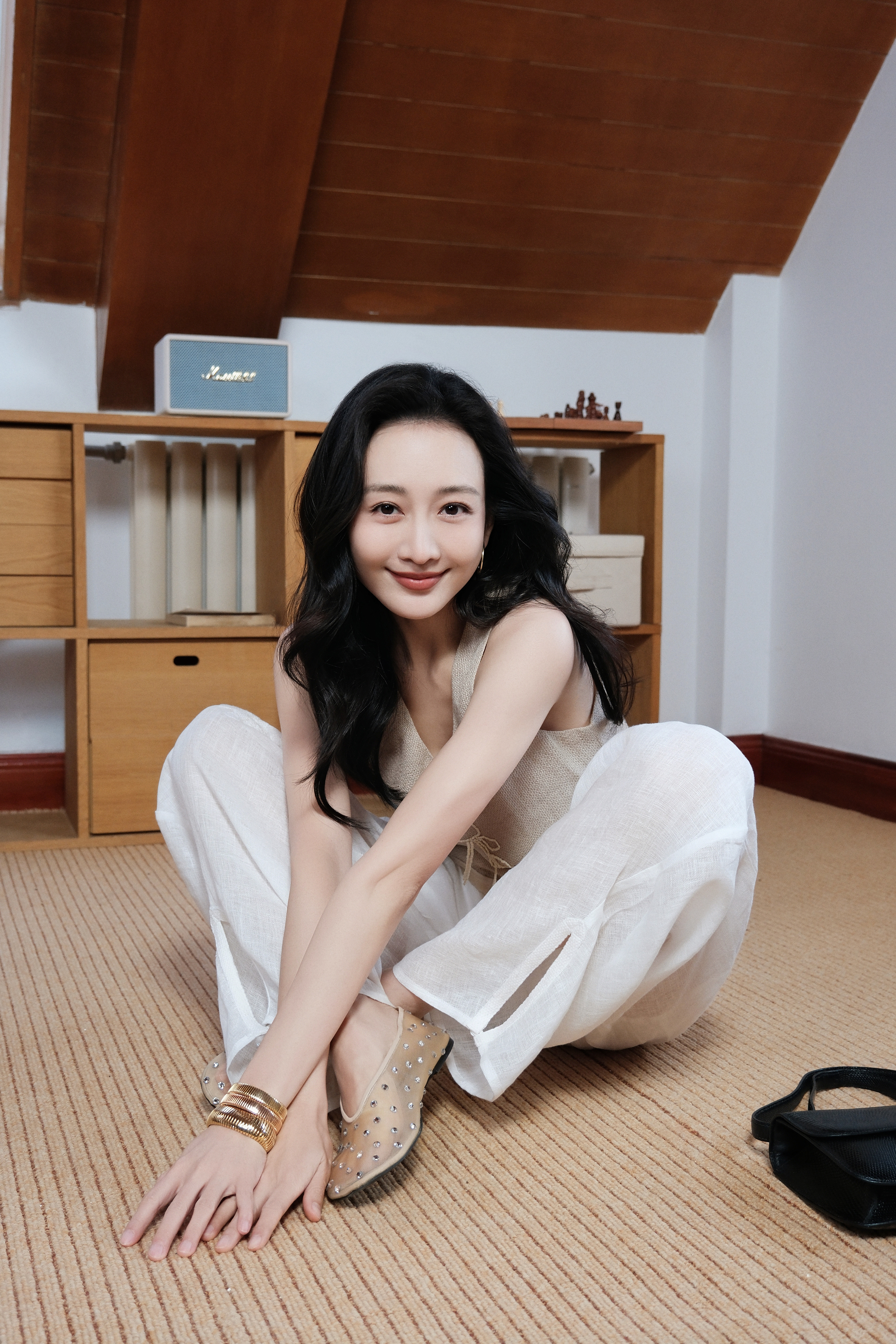 王鸥演少女违和感王鸥透视镶钻船鞋