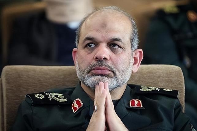 伊朗要“变天”了！4月19日，据一位美国高官透露，种种迹象表明，伊朗在过去48