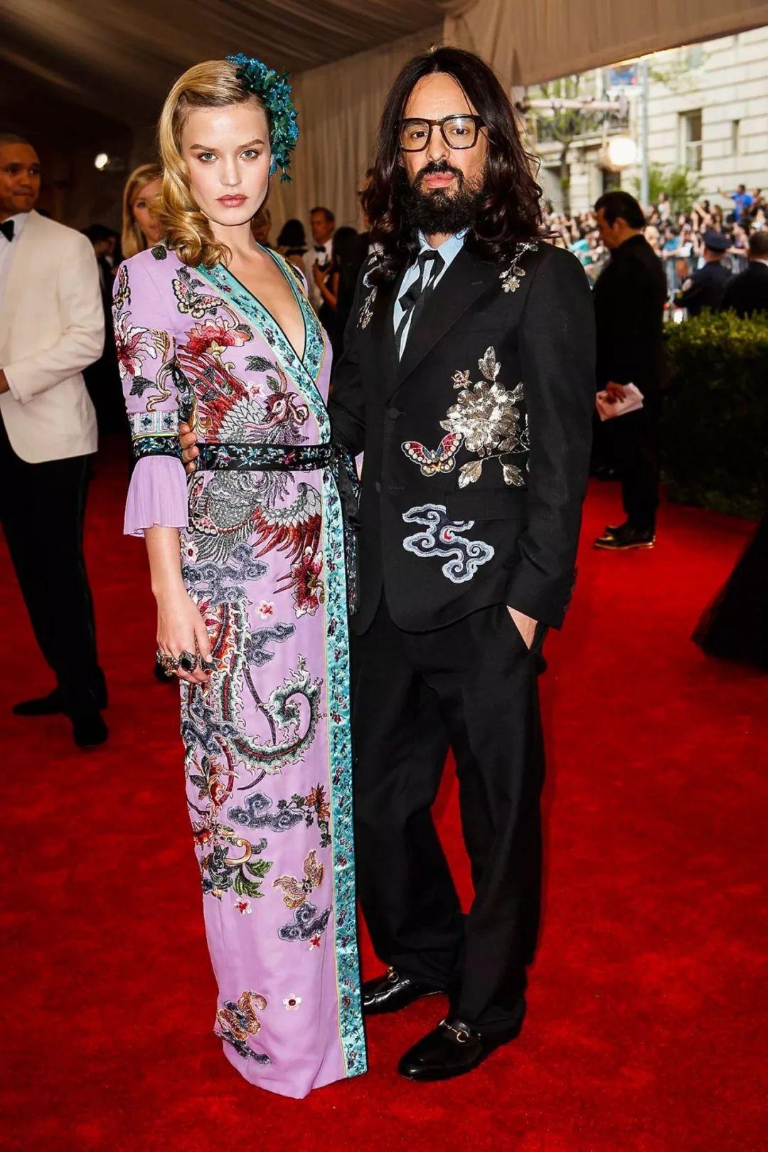 西方炸锅！全民疯狂“学中国”，崇中媚华热席卷欧美🔥谁能想到？如今西方社交