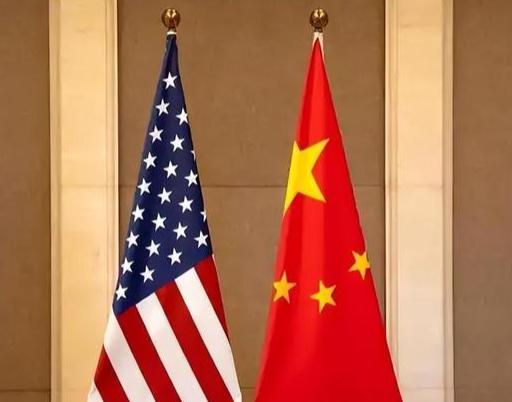 11月20日，纽约时报刊文直言，中国不光顶住了美国全方位的经济施压，还凭着在美国