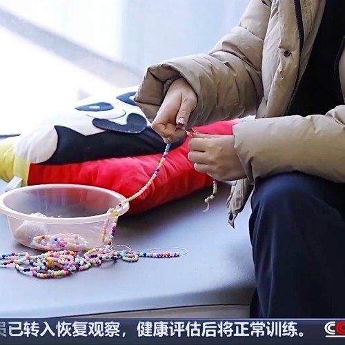 央视曝光的这起串珠兼职骗局，专门盯着居家妇女下手，一骗就骗了460多万，好好的家